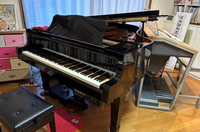 グランドピアノ